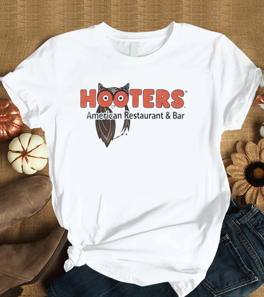 Hooters American Restaurant And Bar Owl Icon Trademark T-Shirt