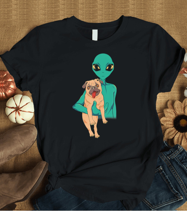 T-Shirt: Funny Pug Alien Trippy Dog with Green Extraterrestrial T-Shirt Funny Pug Alien Trippy Dog with Green Extraterrestrial T-Shirt