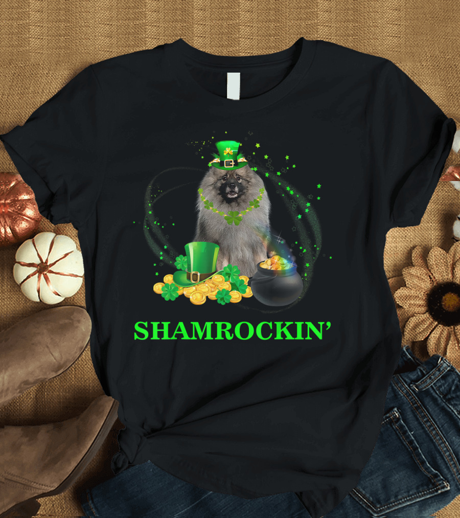 Shamrockin Keeshond St Patricks Day Dog with Green Hat and Gold Coins T-Shirt