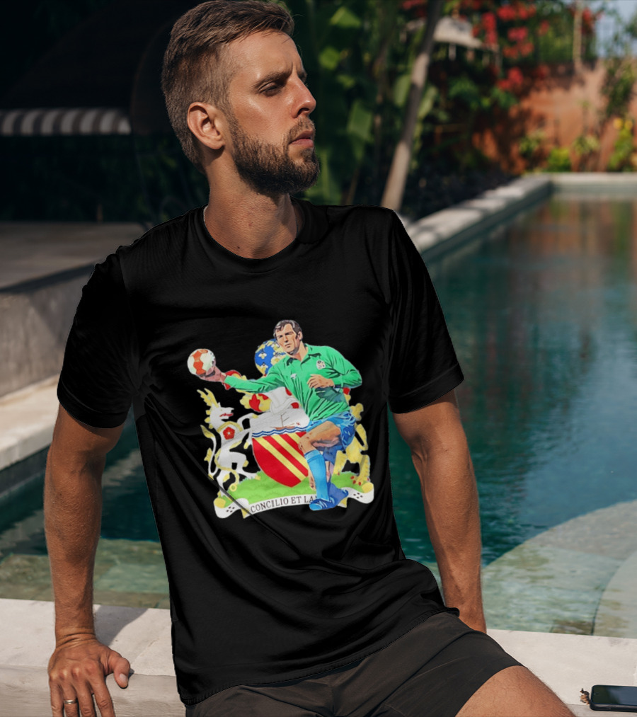 Joe Corrigan Manchester City Goalkeeper Concilio Et Labore Crest T-Shirt