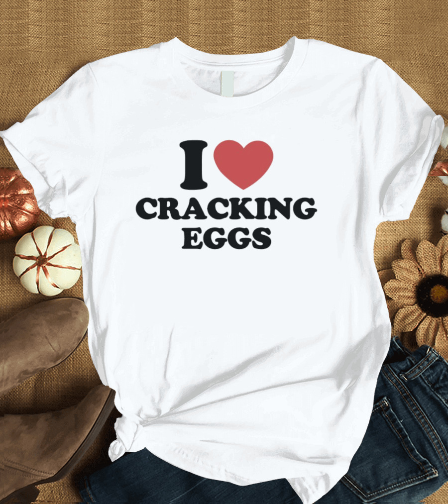 I Love Cracking Eggs Heart Symbol Fun Cooking Baking T-Shirt