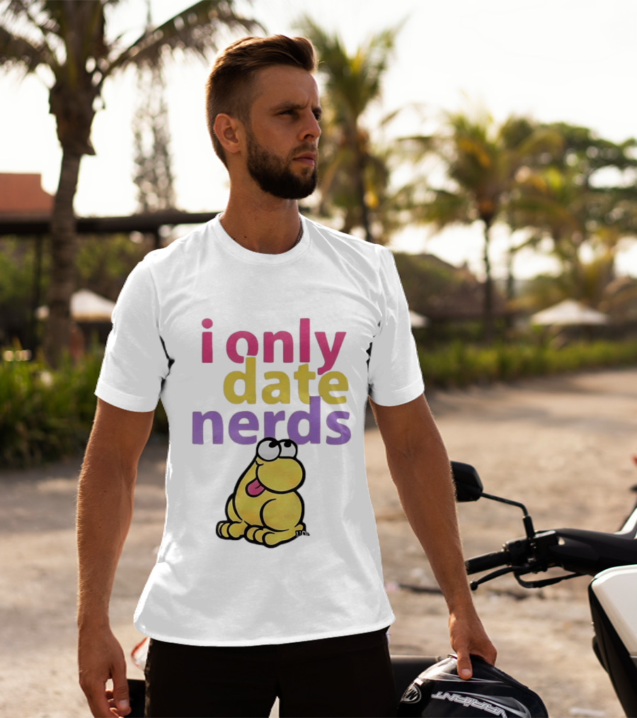I Only Date Nerds Colorful Cartoon Worm Fun Playful Humor T-Shirt