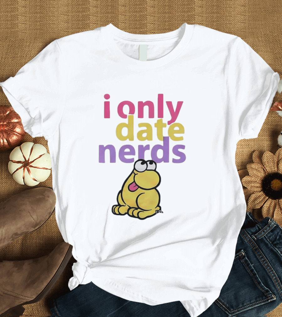 I Only Date Nerds Colorful Cartoon Worm Fun Playful Humor T-Shirt