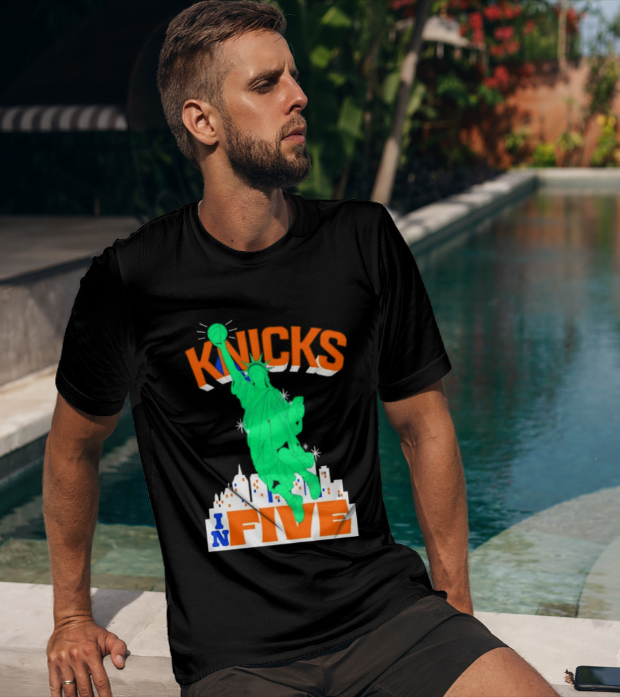 Knicks Statue Of Liberty Dunk In Five Basketball Cartoon Skyline T-Shirt