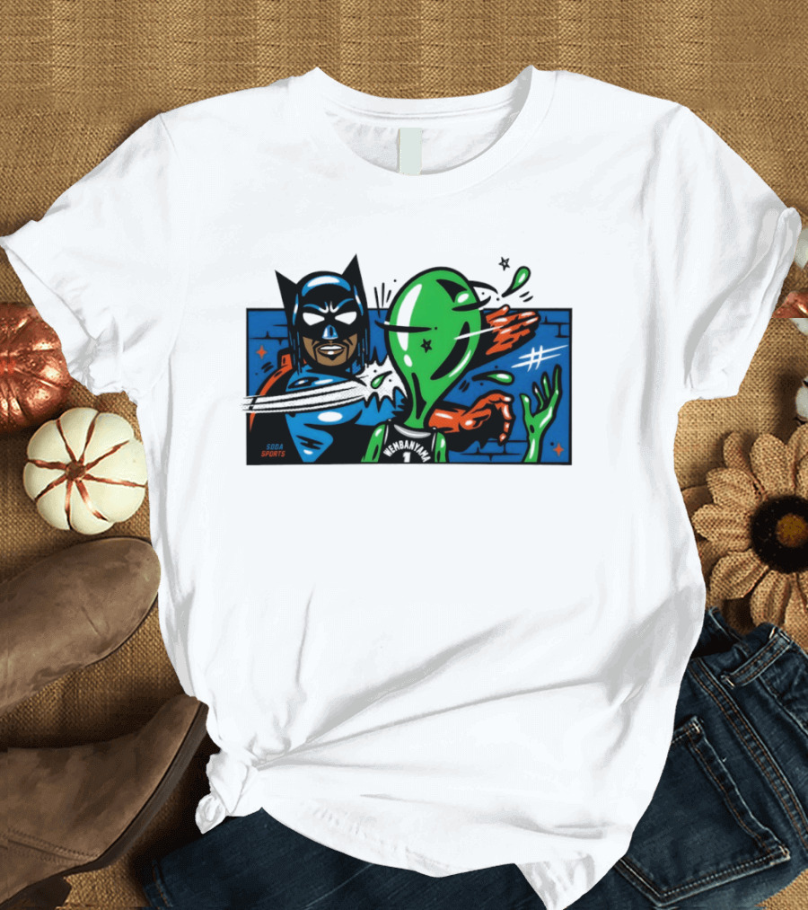 Batman Slapping Alien Knicks Beat Spurs NBA Final 2026 Soda Sports T-Shirt