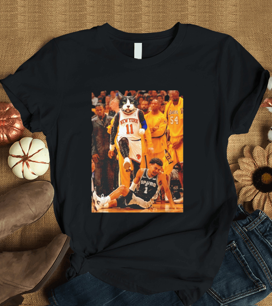 New York Knicks 11 Cat Dunks On Spurs Player Victor Wembanyama With Crowd And Lakers Players T-Shirt