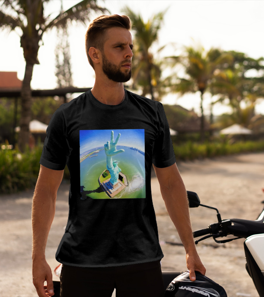 Jalen Brunson Statue Of Liberty Victory Gesture Photo T-Shirt