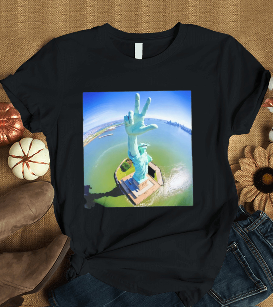 Jalen Brunson Statue Of Liberty Victory Gesture Photo T-Shirt