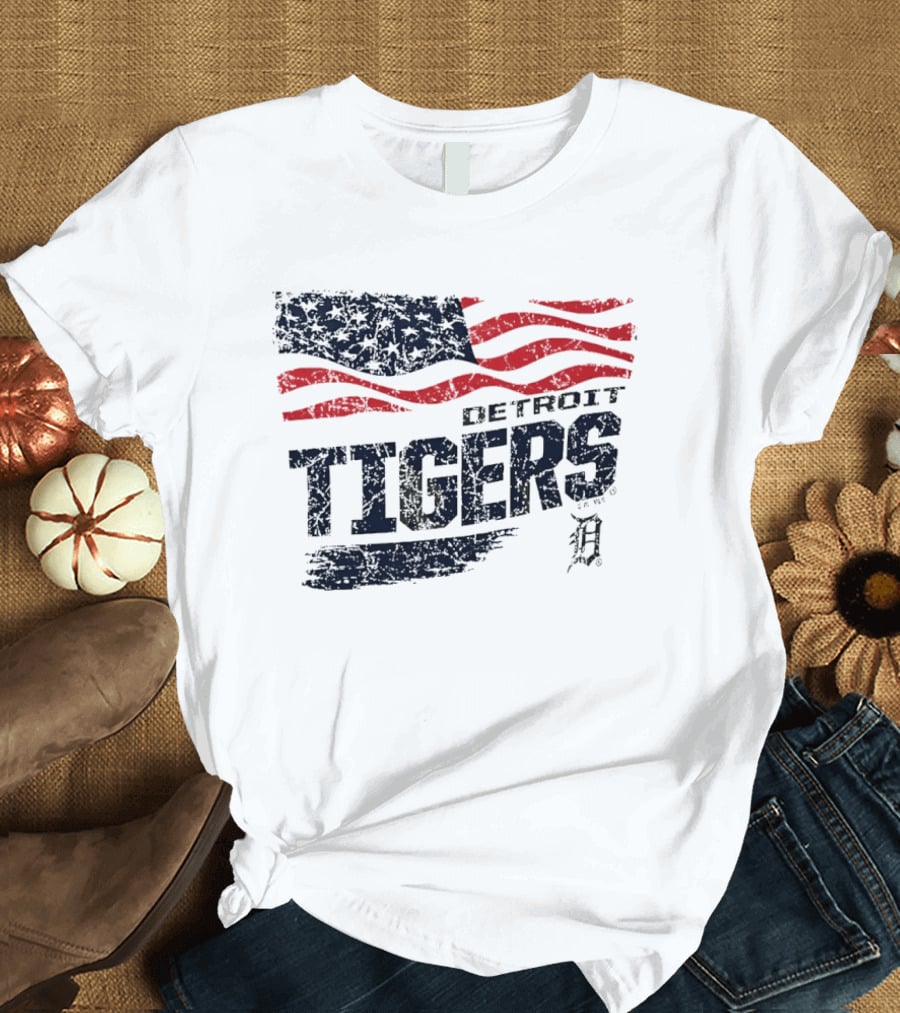 Detroit Tigers Waving American Flag 4th Of July Celebration T-Shirt
