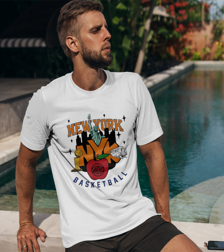 New York Knicks NYK Big Apple Basketball Statue Subway Skyline T-Shirt