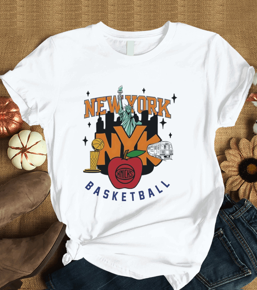 New York Knicks NYK Big Apple Basketball Statue Subway Skyline T-Shirt