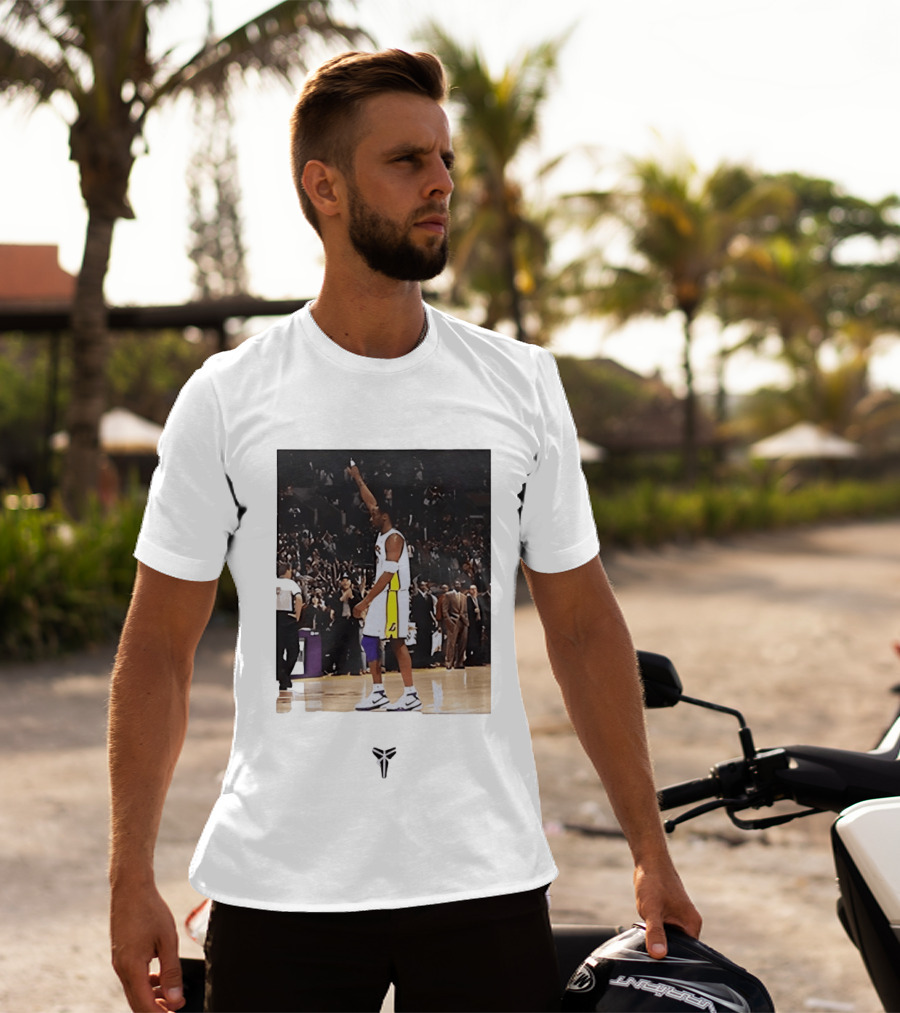 Kobe Bryant Los Angeles Lakers NBA Iconic Court Celebration T-Shirt