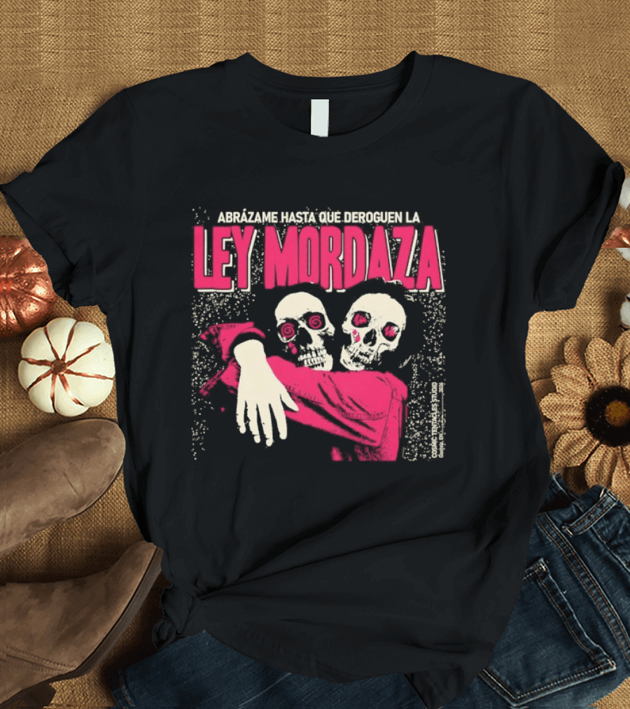 Abrazame Hasta Que Deroguen La Ley Mordaza T-Shirt