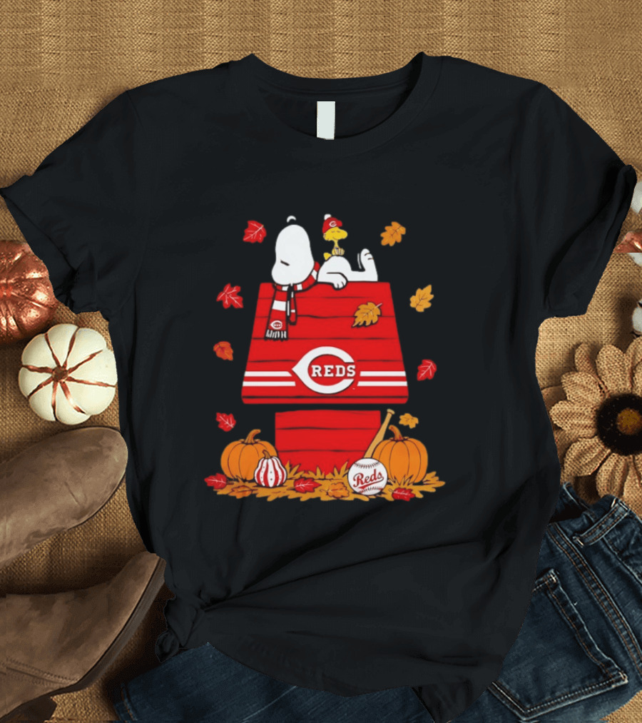 Snoopy Woodstock Cincinnati Reds Fall Baseball Pumpkins Leaves T-Shirt