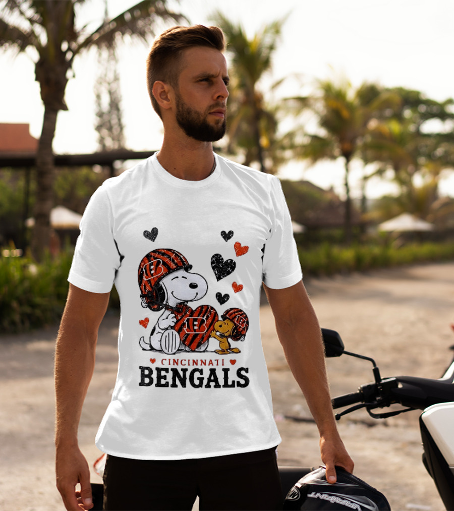 Cincinnati Bengals Peanuts Snoopy And Woodstock Love Hearts T-Shirt