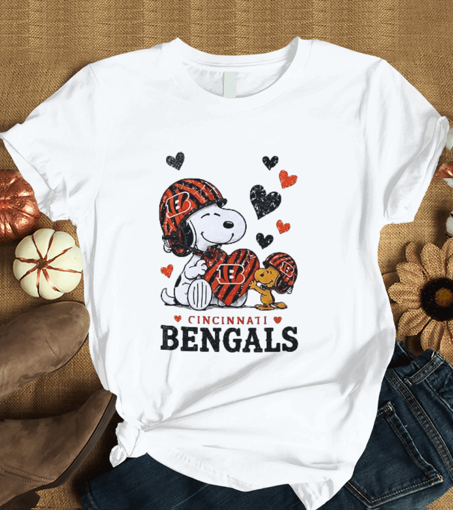 Cincinnati Bengals Peanuts Snoopy And Woodstock Love Hearts T-Shirt
