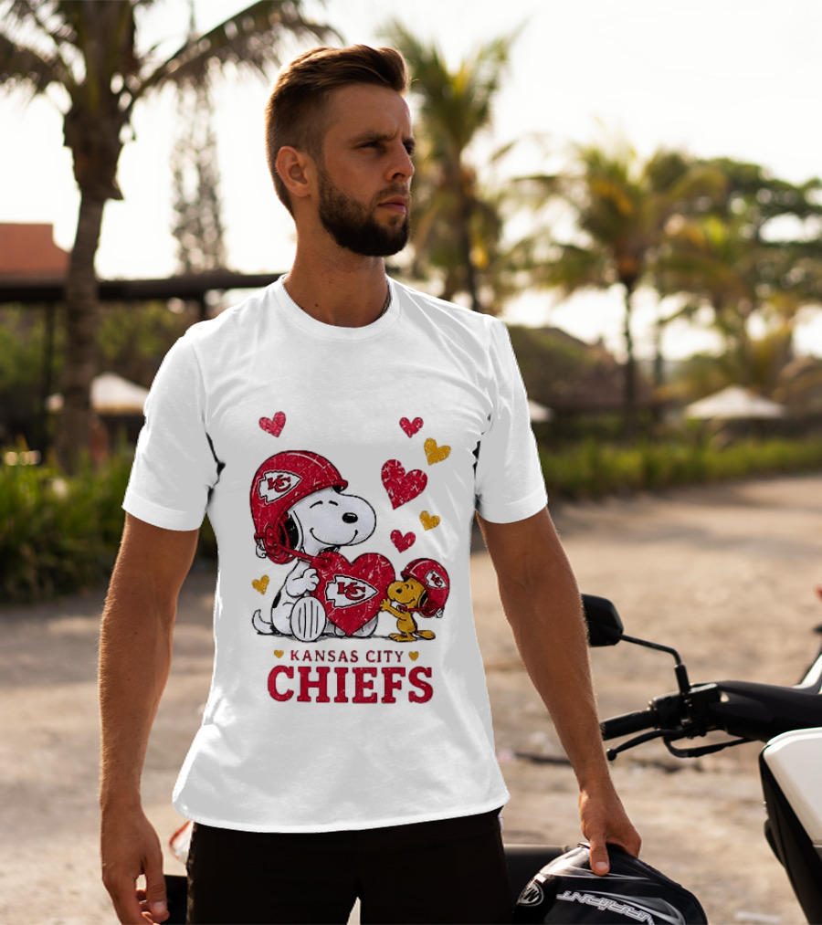 Kansas City Chiefs Peanuts Snoopy Hearts And Laughter T-Shirt