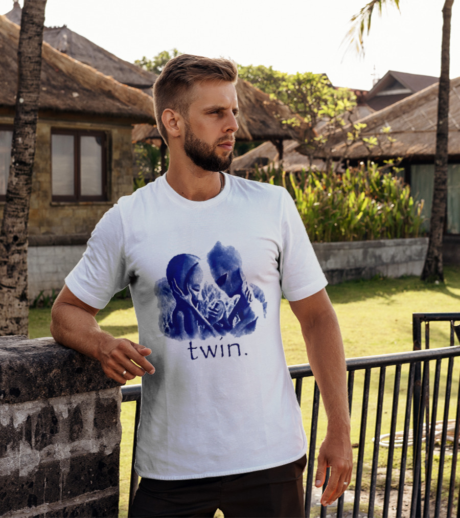 Twin Alien Extraterrestrial Sci Fi Embrace T-Shirt