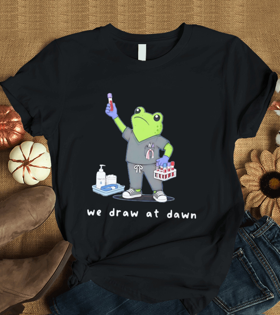 Phlebotomist Frog We Draw At Dawn Humor Lab Tech Supplies T-Shirt