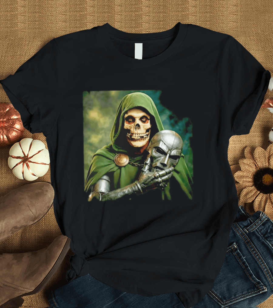 Doctor Doom Skull Face Holding Mask Supervillain Marvel T-Shirt