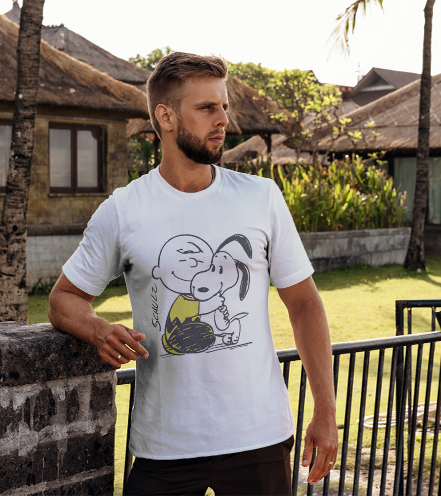 Schulz Charlie Brown Snoopy Hugging Classic Peanuts Friendship T-Shirt