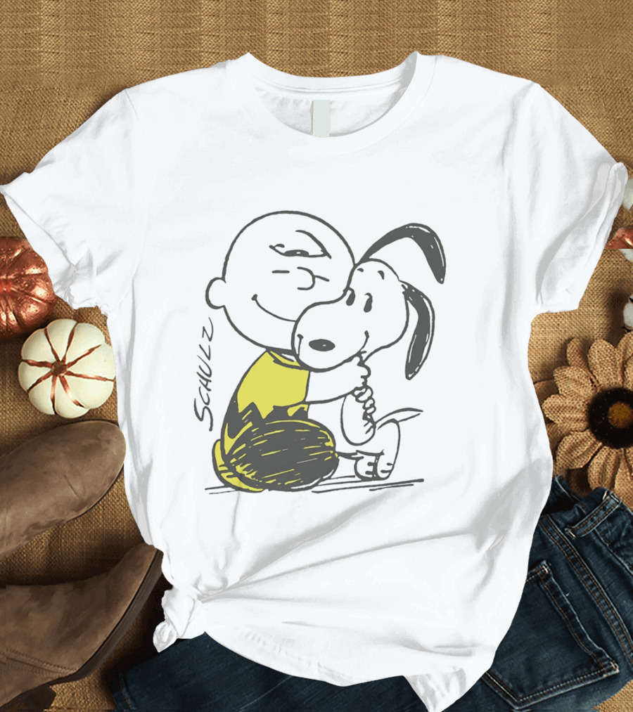 Schulz Charlie Brown Snoopy Hugging Classic Peanuts Friendship T-Shirt