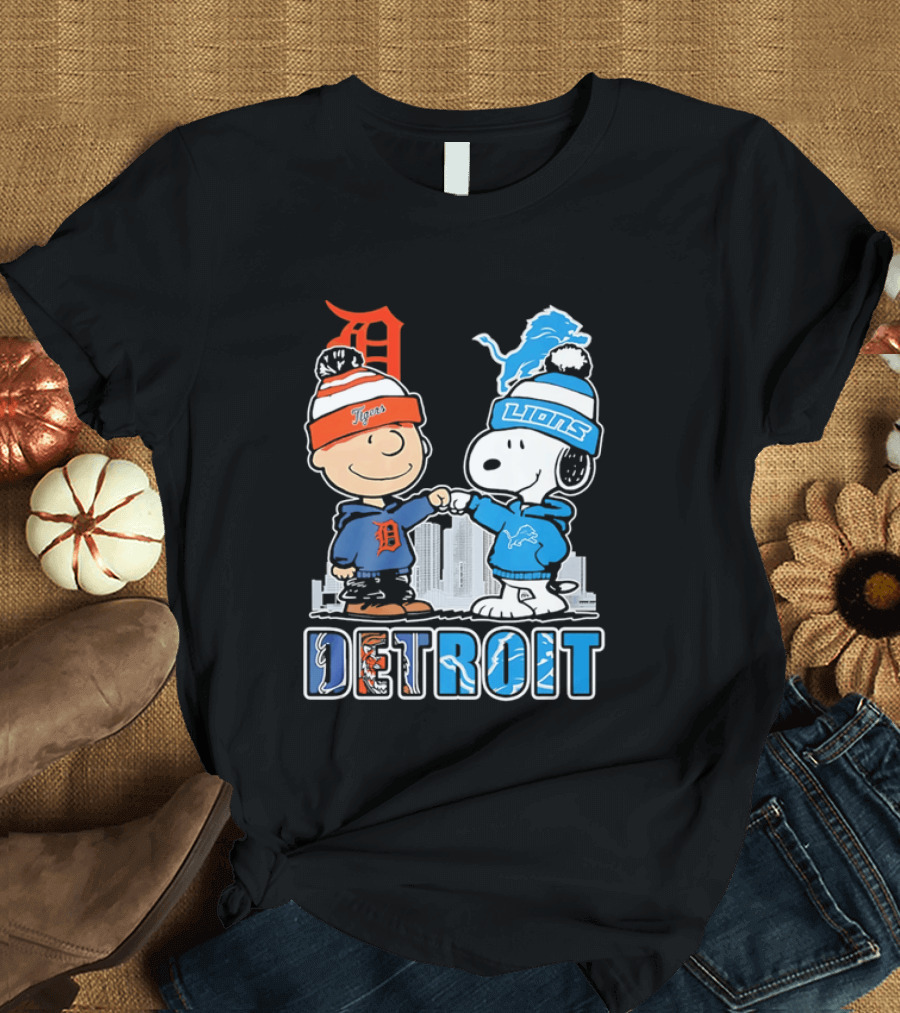 Charlie Brown Snoopy Detroit Tigers Lions Fist Bump Peanuts T-Shirt