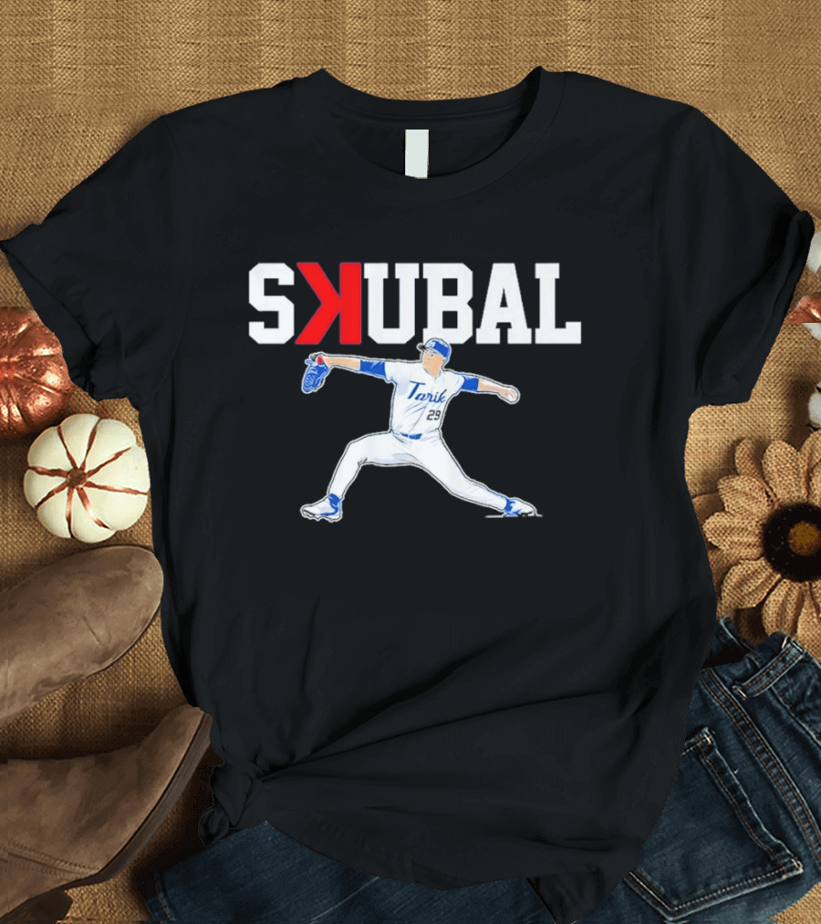 Tarik Skubal Pitching Pose Los Angeles Dodgers T-Shirt