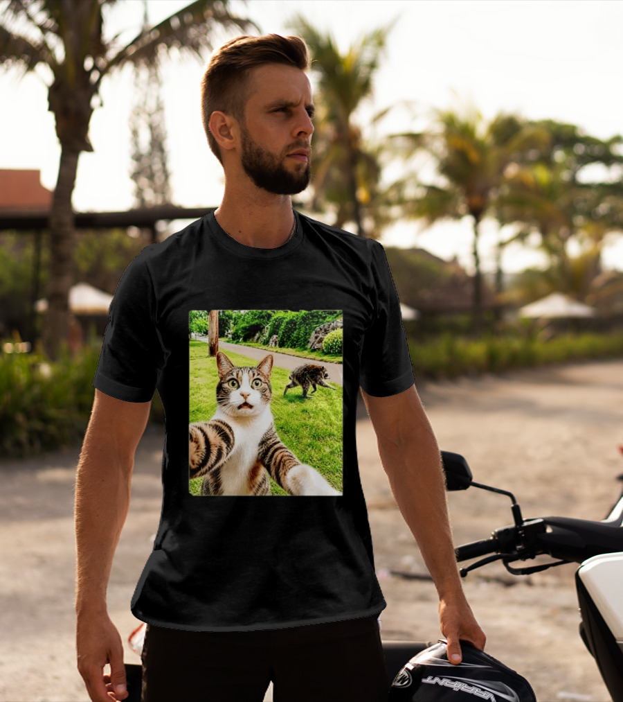 Shocked Face Tabby Cat Taking Selfie With Running Raccoon On Lawn Road T-Shirt