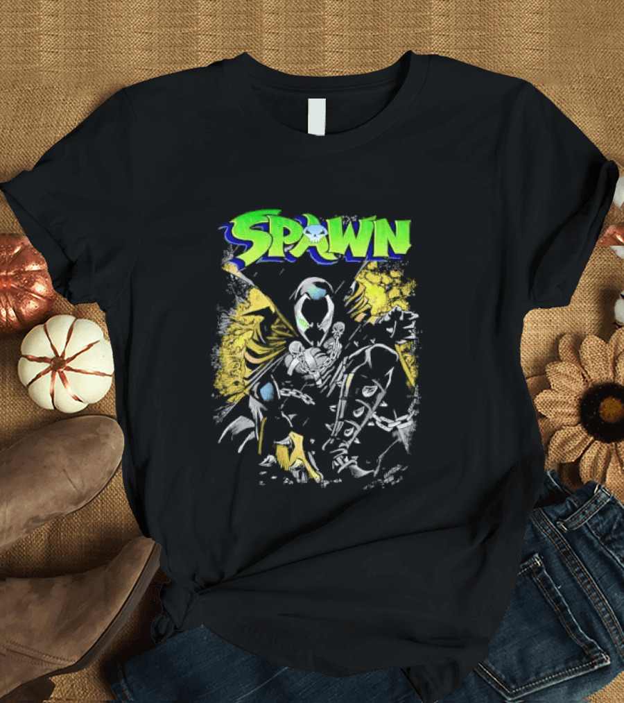 Spawn Crouching Superhero Chains Cape Distressed Comics T-Shirt