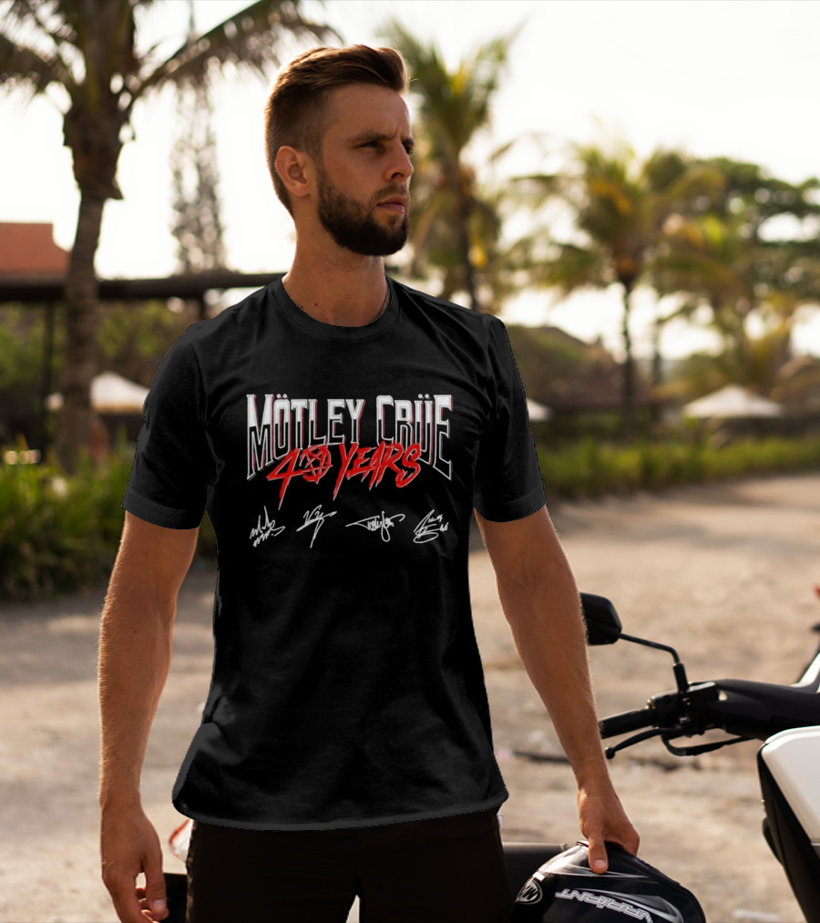 Mötley Crüe 40 Years Anniversary Signatures T-Shirt