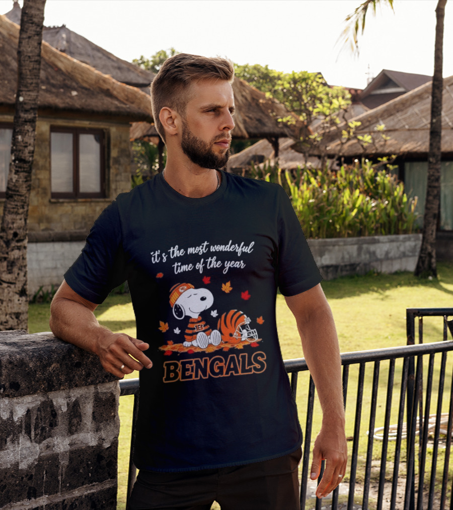 It's The Most Wonderful Time Of The Year Snoopy Bengals Leaves Helmet T-Shirt