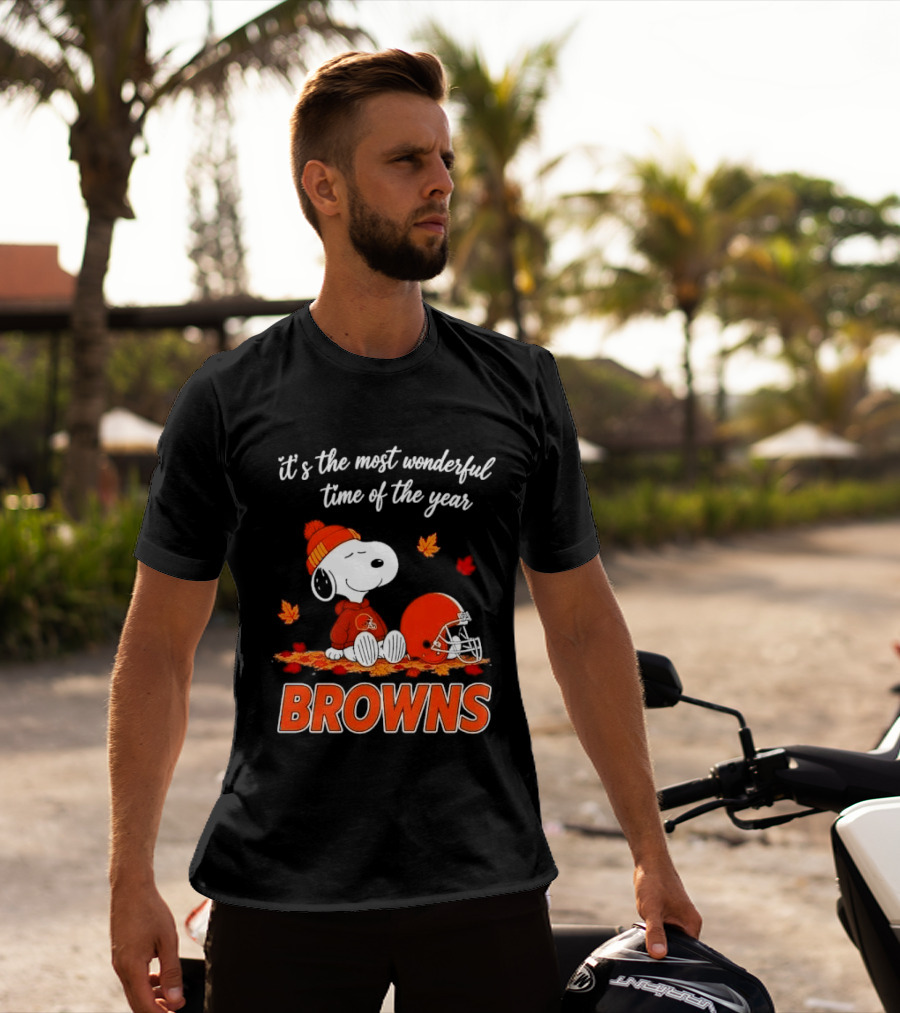 Cleveland Browns Snoopy It's The Most Wonderful Time Of The Year Autumn Leaves Helmet T-Shirt