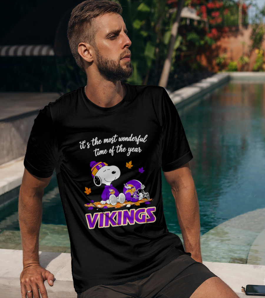 Minnesota Vikings It's The Most Wonderful Time Of The Year Snoopy Sitting Helmet Autumn Leaves T-Shirt