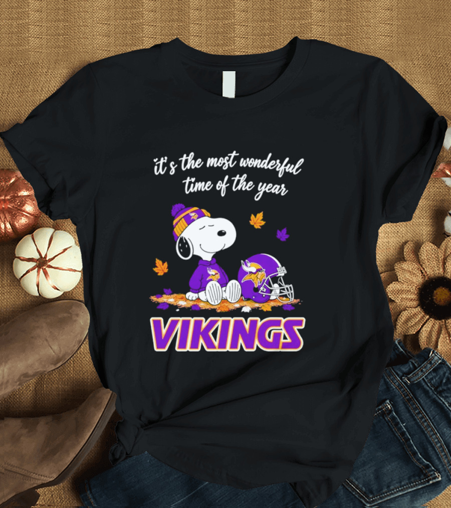Minnesota Vikings It's The Most Wonderful Time Of The Year Snoopy Sitting Helmet Autumn Leaves T-Shirt