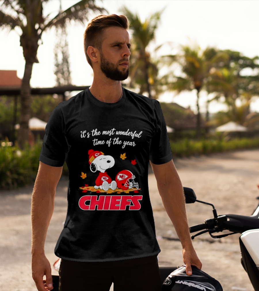 Kansas City Chiefs Snoopy It's The Most Wonderful Time Of The Year Helmet Autumn Leaves T-Shirt