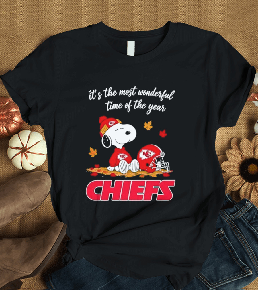 Kansas City Chiefs Snoopy It's The Most Wonderful Time Of The Year Helmet Autumn Leaves T-Shirt
