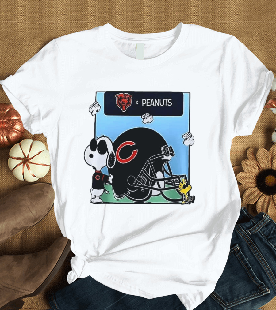 Chicago Bears X Peanuts Snoopy Woodstock Football Collaboration T-Shirt