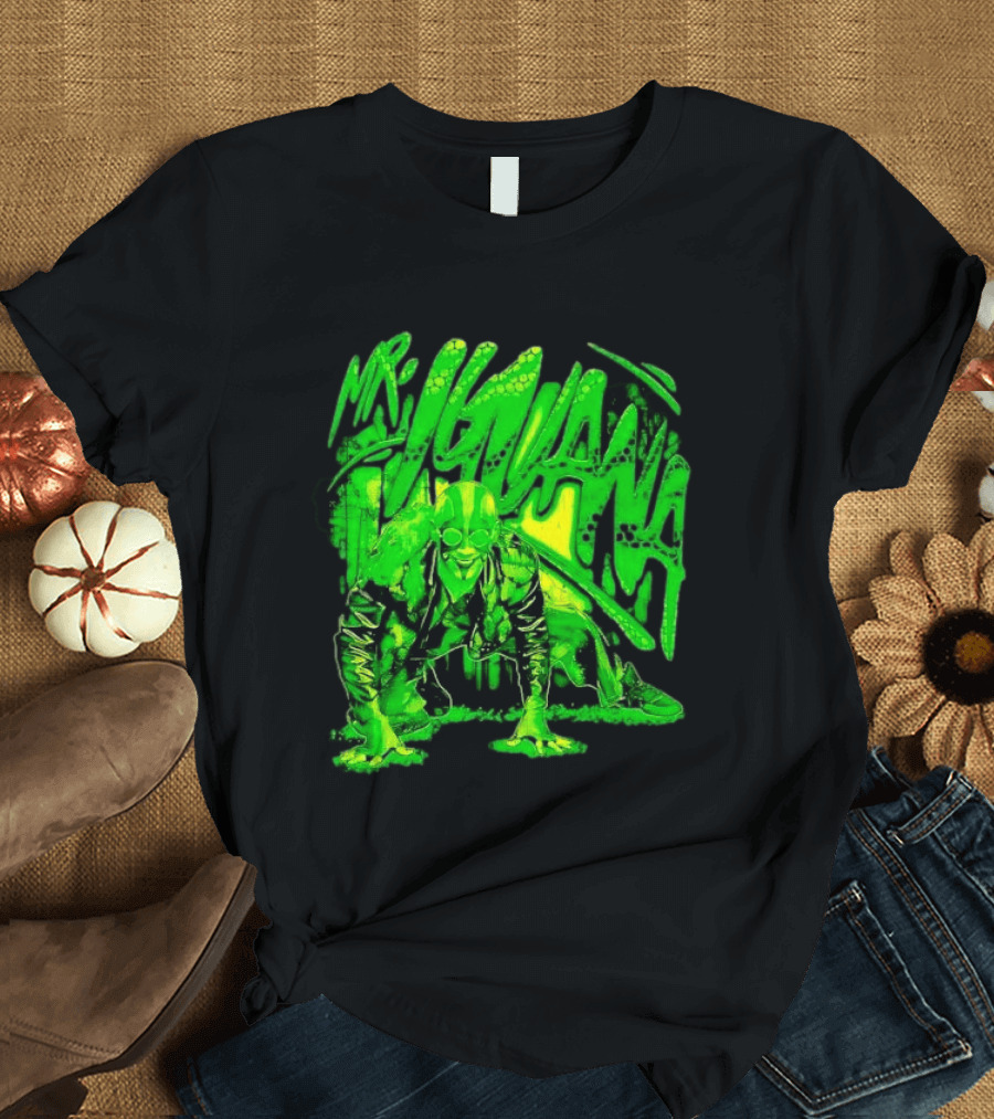 Mr Iguana Crouching Mexican Luchador Green Lizard Scale Graffiti T-Shirt