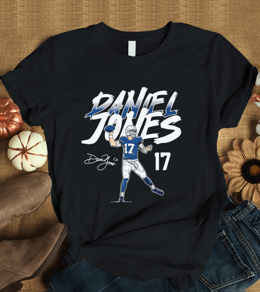Daniel Jones 17 Football Quarterback Pose Indiana T-Shirt