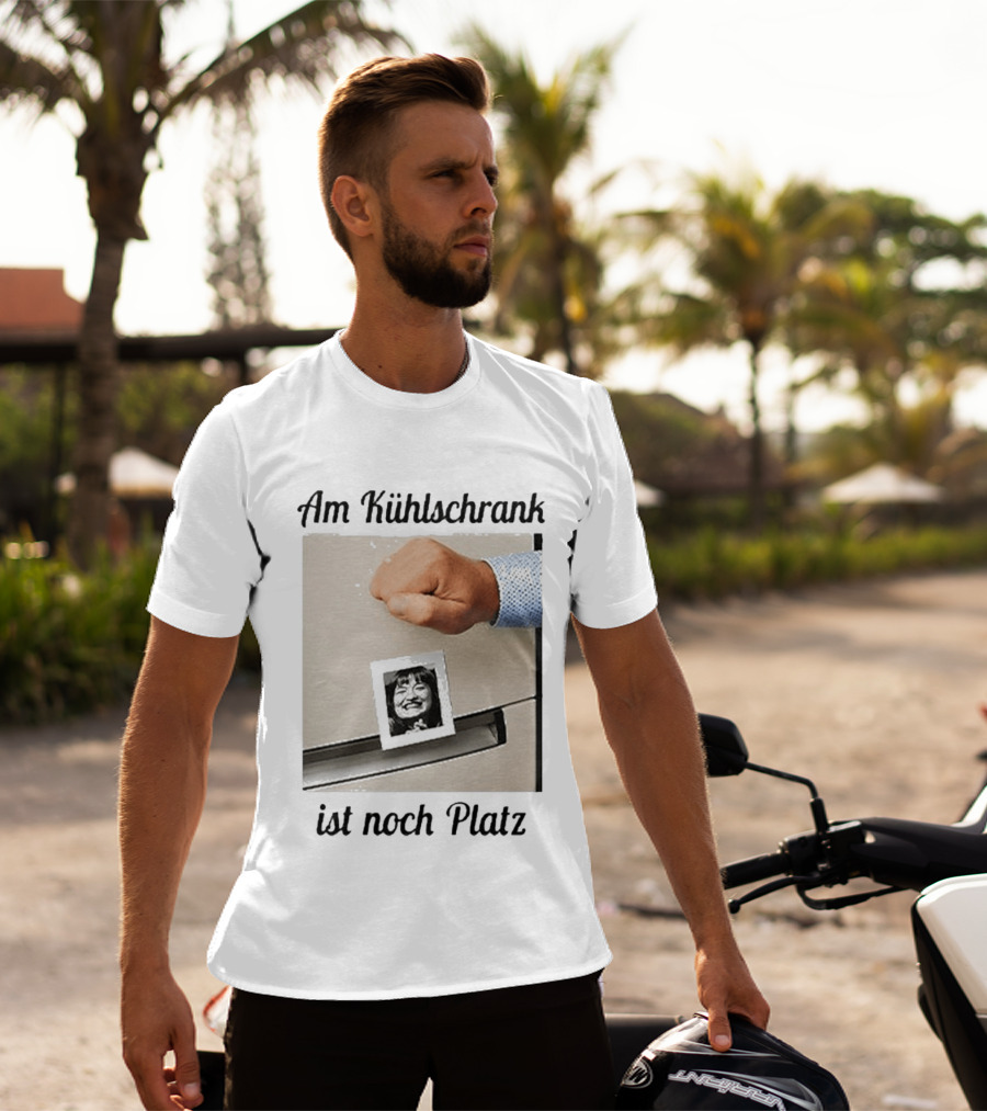 Am Kühlschrank Ist Noch Platz Foto Moustache Hand T-Shirt