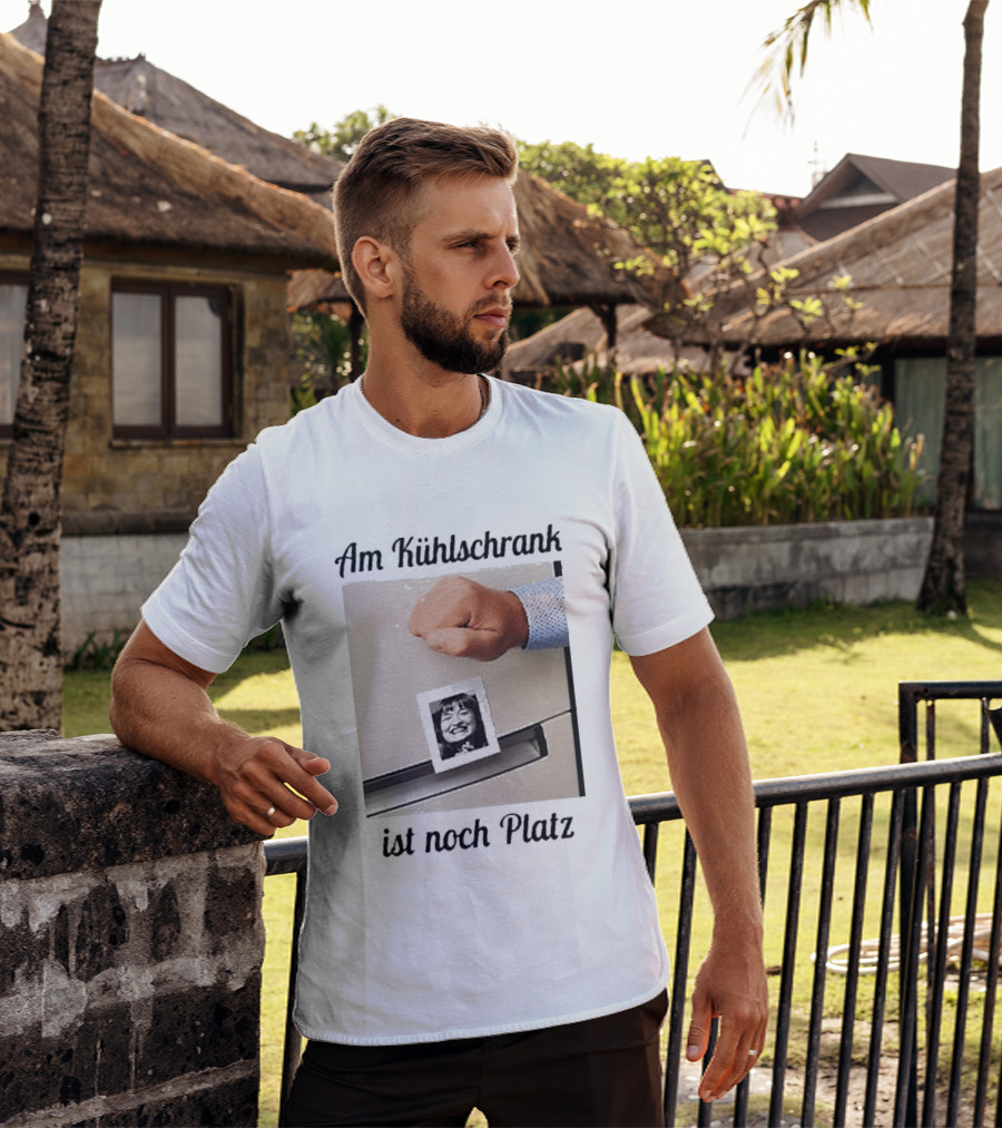 Am Kühlschrank Ist Noch Platz Foto Moustache Hand T-Shirt