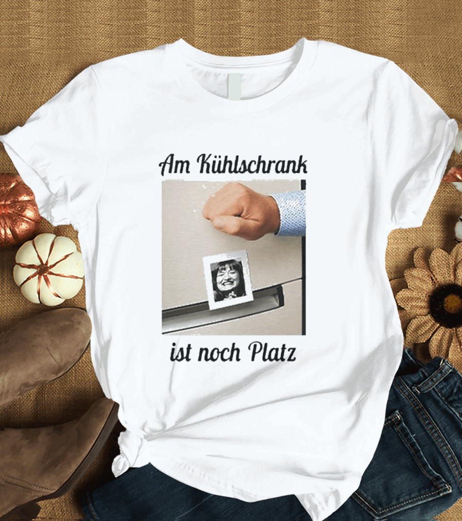 Am Kühlschrank Ist Noch Platz Foto Moustache Hand T-Shirt