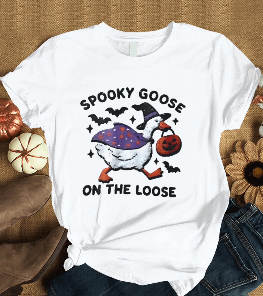 Spooky Goose On The Loose Witch Hat Pumpkin Cape Bats T-Shirt