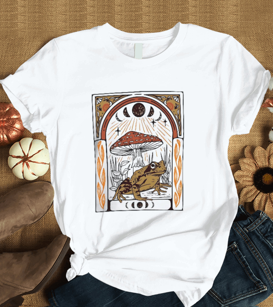 Toad With Amanita Mushroom And Celestial Moon Phases Tarot Aesthetic T-Shirt