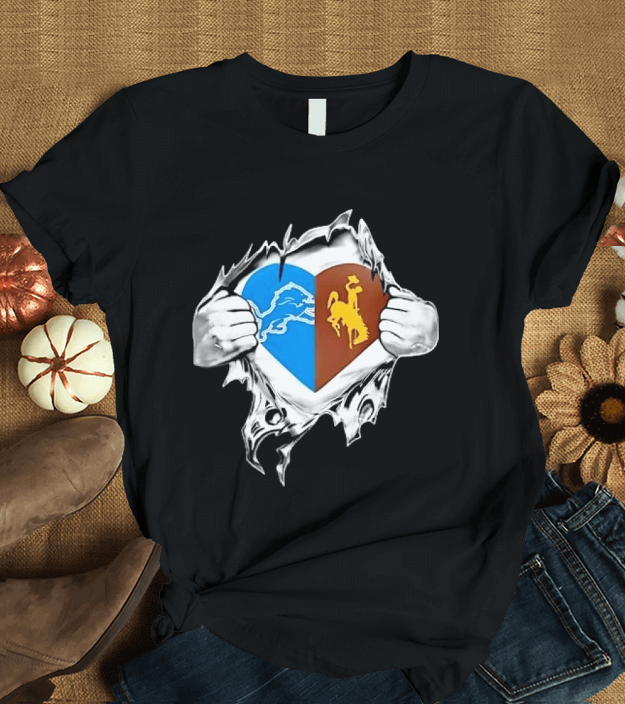 Detroit Lions Wyoming Cowboys Heart Ripped Skin T-Shirt