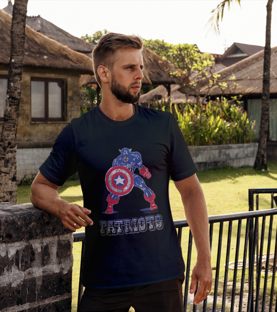 Patriots Captain America Shield Distressed Look T-Shirt