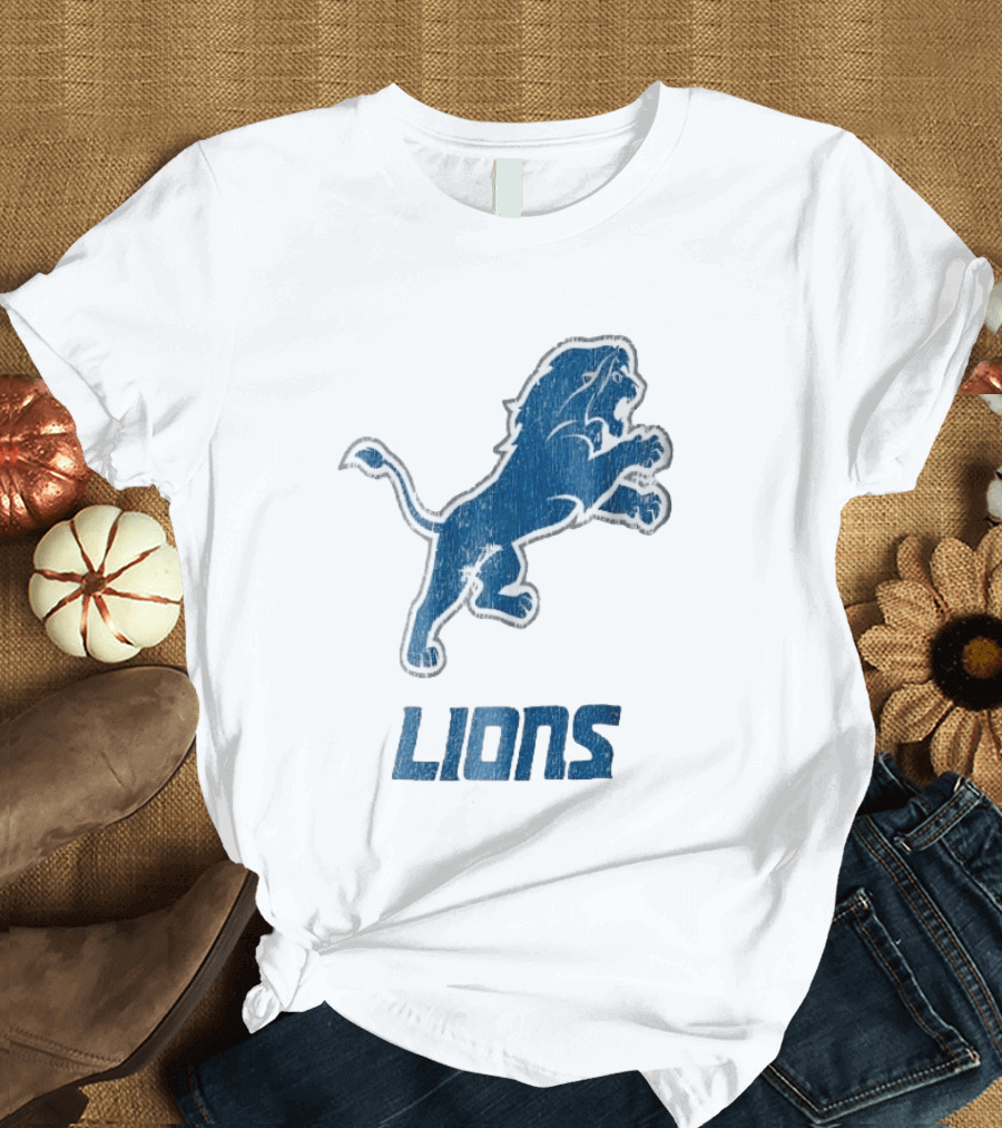 Detroit Lions Distressed Blue Leaping Lion Vintage Team Spirit T-Shirt