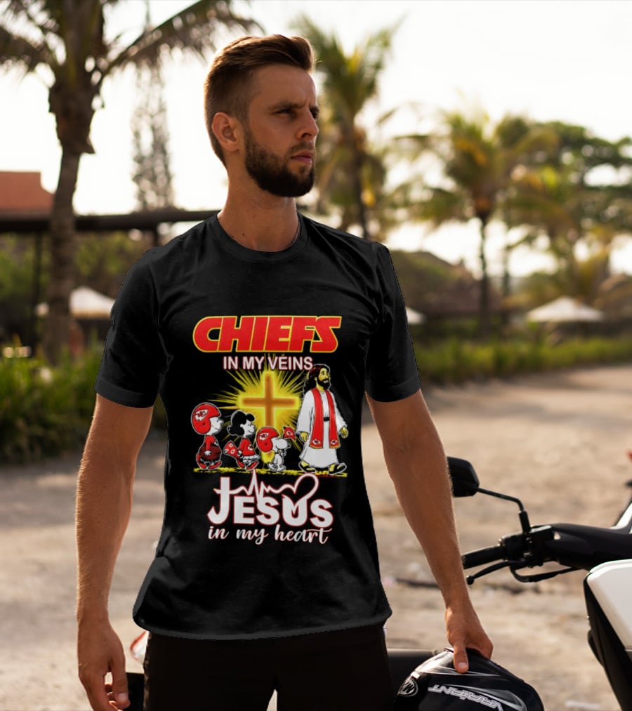 Chiefs In My Veins Jesus In My Heart Snoopy And Charlie Football T-Shirt