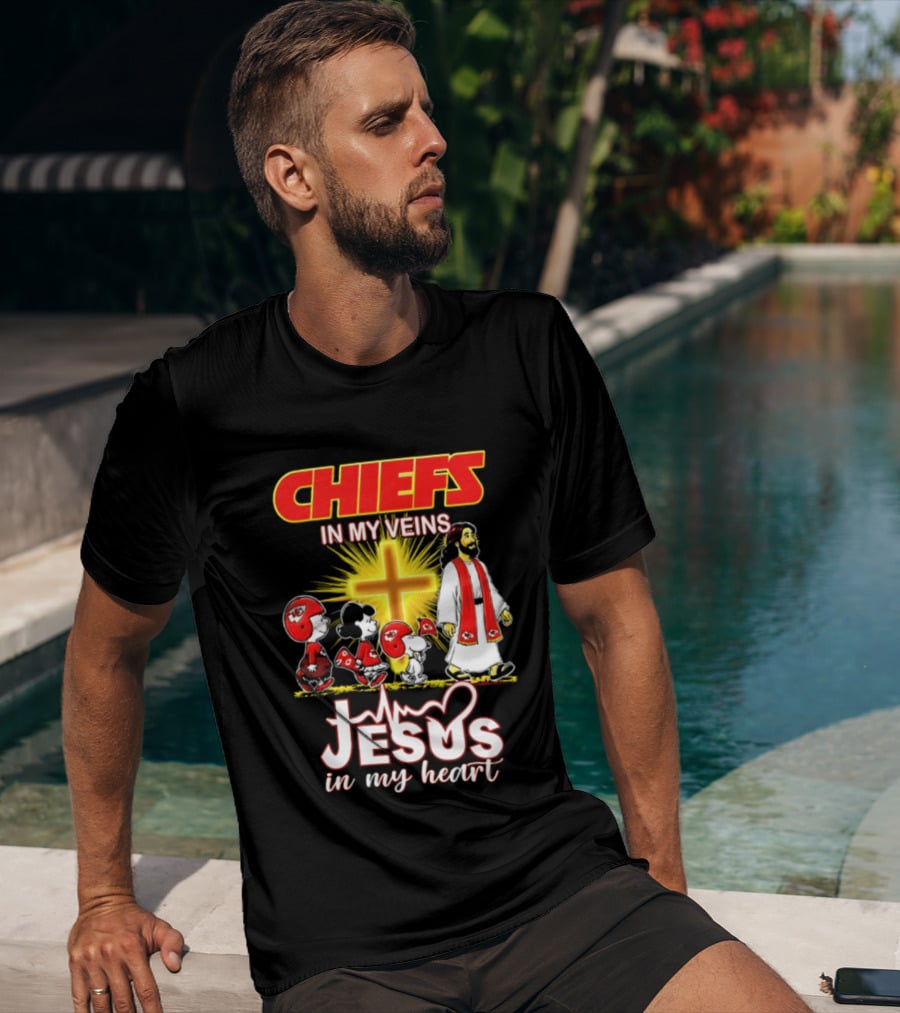 Chiefs In My Veins Jesus In My Heart Snoopy And Charlie Football T-Shirt